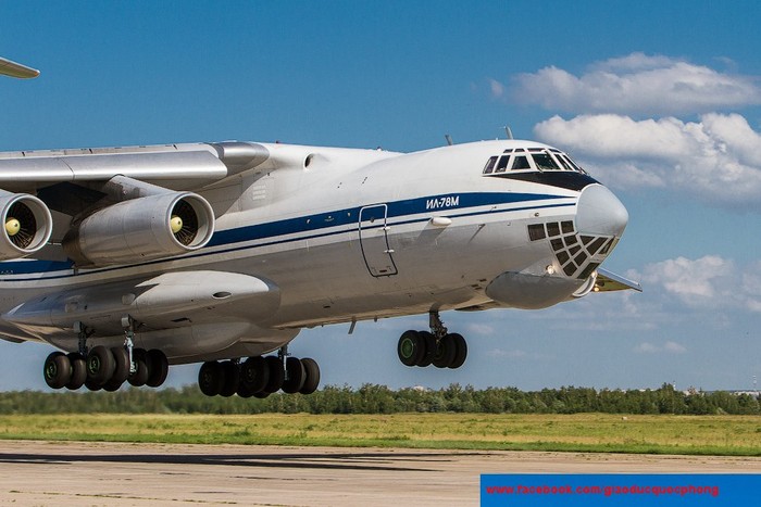 Vận tải cơ hạng nặng Il-78